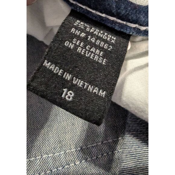 Sz 18 Torrid Disney Mickey Mouse Cutoff Jean Shorts DEADSTOCK! - Picture 4 of 7